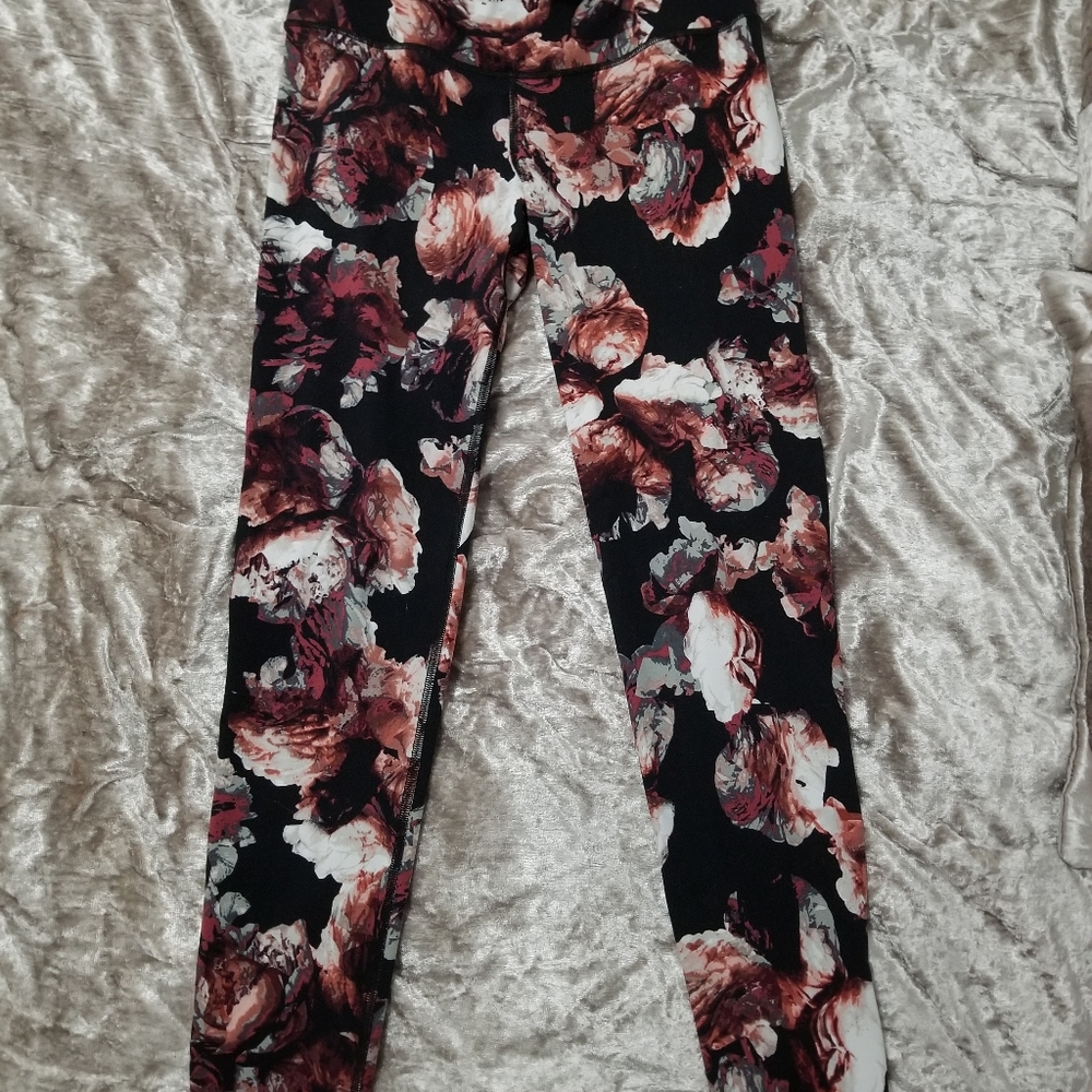 Victoria Sport Knockout floral leggings